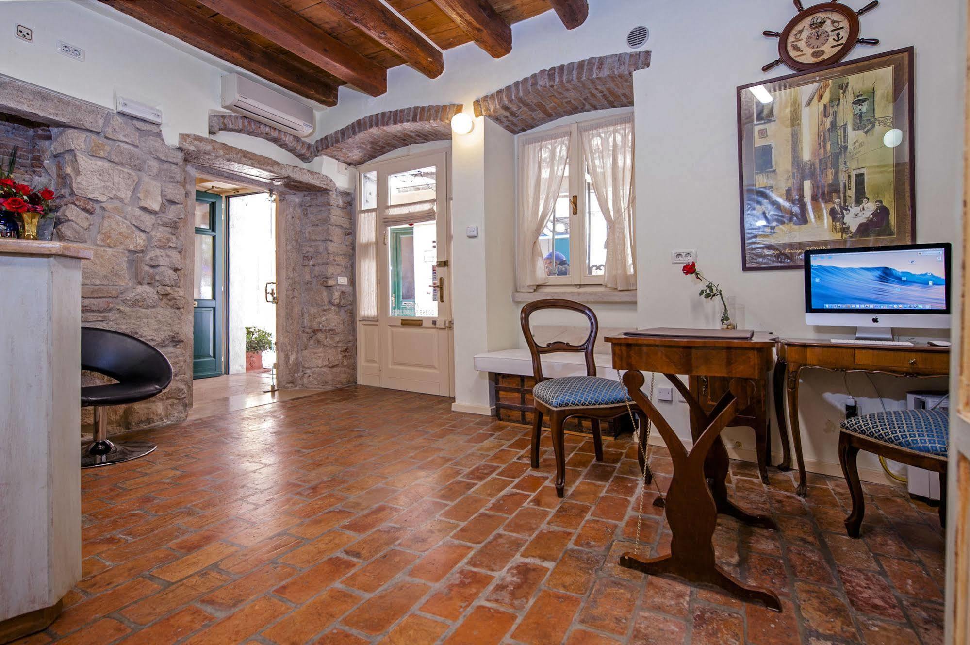 Guest house La Carera Centro Storico 3*